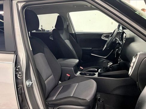 Used 2025 Kia Soul LX w/ LX Technology Package image 10