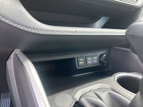 Used 2024 Toyota Highlander XLE image 27