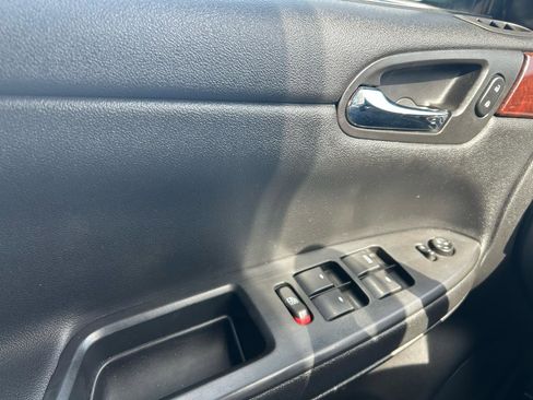 Used 2006 Chevrolet Impala LTZ FWD image 28