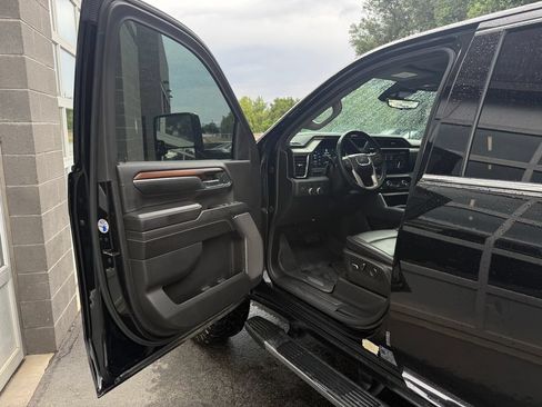 Used 2024 GMC Sierra 3500 Denali w/ Denali Reserve Package AWD/4WD image 19