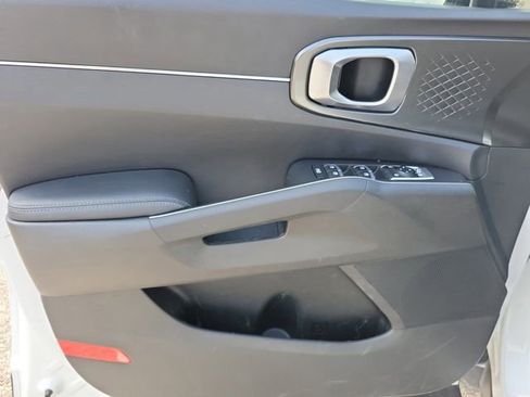 Used 2022 Kia Sorento EX w/ Panoramic Sunroof Package image 21