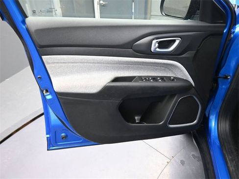 Used 2022 Jeep Compass Latitude image 17