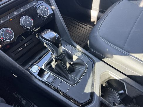 Certified 2023 Volkswagen Taos SE image 24