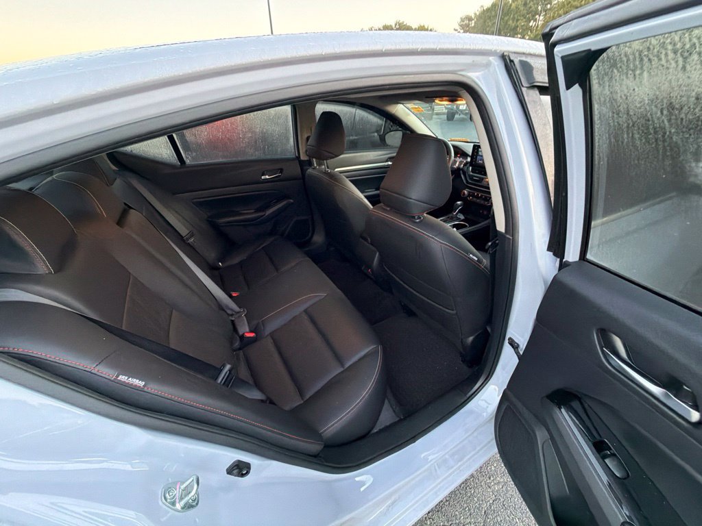 Used 2024 Nissan Altima 2.5 SR w/ SR Premium Package FWD image 16
