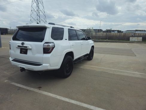 Used 2023 Toyota 4Runner SR5 Premium w/ Moonroof Package image 5
