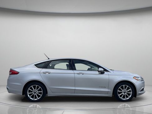 Used 2017 Ford Fusion S FWD image 2