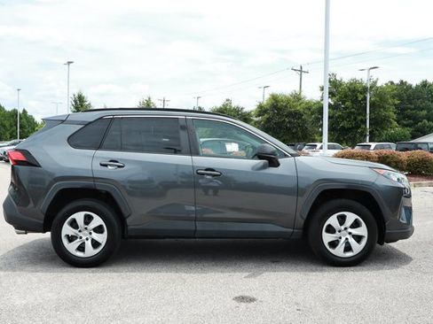 Used 2019 Toyota RAV4 LE FWD image 4