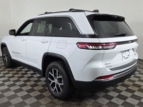 Used 2023 Jeep Grand Cherokee Limited w/ Luxury Tech Group II AWD/4WD image 7