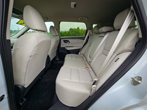 Used 2024 Nissan Rogue SL AWD/4WD image 29