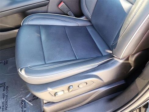 Used 2021 GMC Yukon XL SLT w/ SLT Premium Package image 14