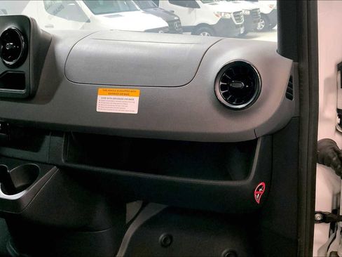 Used 2024 Mercedes-Benz Sprinter 2500 image 25