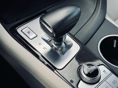 Used 2023 Genesis G70 2.0T image 19