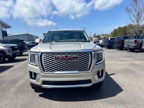 Used 2023 GMC Yukon XL Denali AWD/4WD image 3