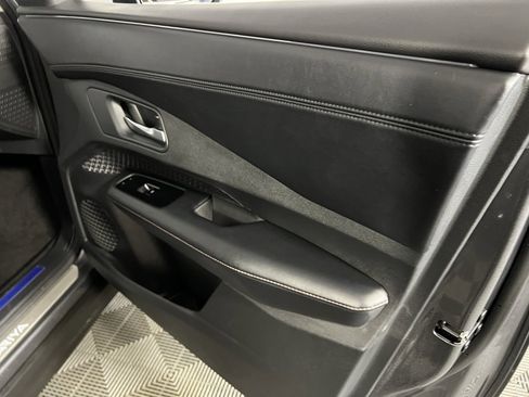 Used 2024 Nissan Ariya AWD image 33