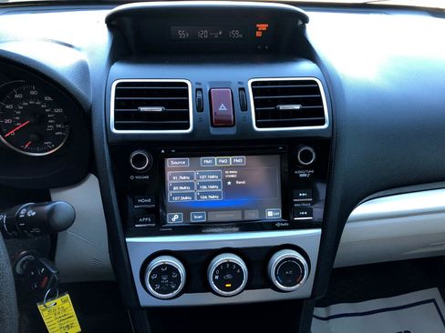 Used 2015 Subaru Crosstrek 2.0i Premium w/ Popular Package #2 image 16