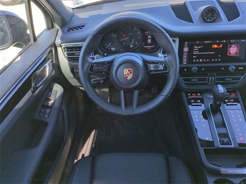Used 2025 Porsche Macan image 18