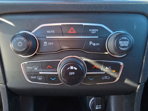 Used 2023 Dodge Charger SXT RWD image 19