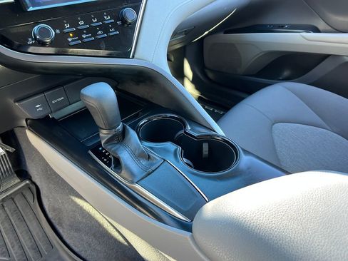 Used 2018 Toyota Camry LE image 18