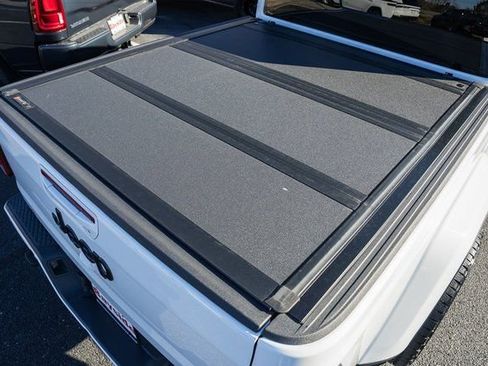 Used 2022 Jeep Gladiator Overland image 11