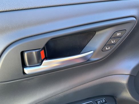 Used 2023 Toyota Crown image 11