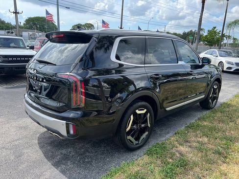 Used 2023 Kia Telluride EX w/ EX Captain's Chair Package FWD image 5
