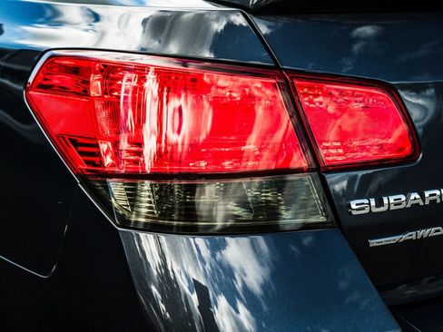 Used 2013 Subaru Legacy 3.6R Limited AWD/4WD image 8