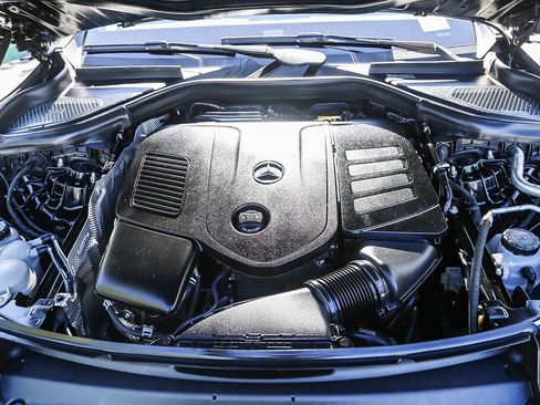 Used 2024 Mercedes-Benz GLC 300 4MATIC image 25