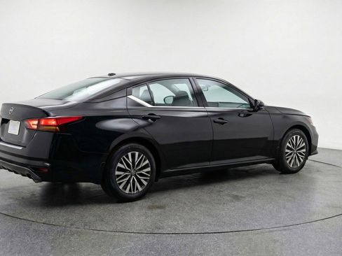 Used 2025 Nissan Altima 2.5 SV image 9