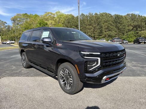 New 2026 Chevrolet Suburban Z71 image 3