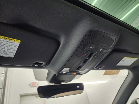 Used 2024 Audi Q3 2.0T Premium image 12