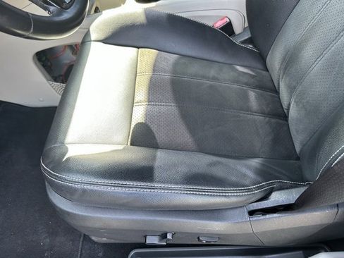 Used 2019 Dodge Grand Caravan SXT image 24