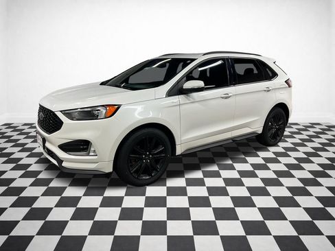Used 2020 Ford Edge ST-Line w/ Cold Weather Package AWD/4WD image 4