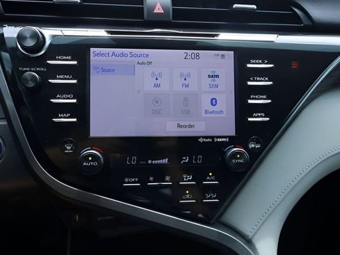 Certified 2020 Toyota Camry XLE FWD image 24