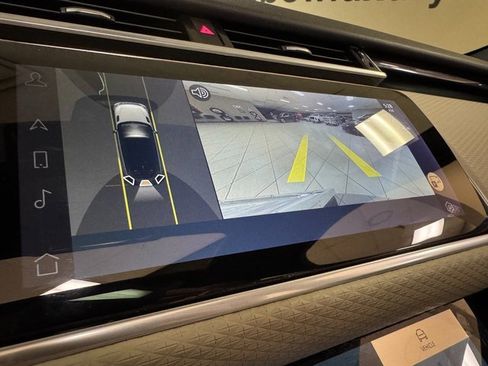 Used 2022 Land Rover Range Rover Velar R-Dynamic S image 16