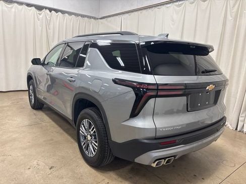 Used 2026 Chevrolet Traverse LT w/ Driver Confidence Package FWD image 6