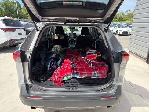 Used 2022 Toyota RAV4 XLE AWD/4WD image 21