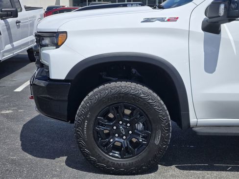 Used 2024 Chevrolet Silverado 1500 ZR2 w/ Technology Package image 8
