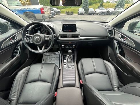 Used 2018 MAZDA MAZDA3 Touring FWD image 13