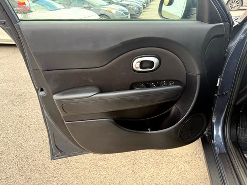 Used 2016 Kia Soul + image 9