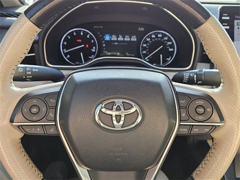Used 2020 Toyota Avalon Limited image 22