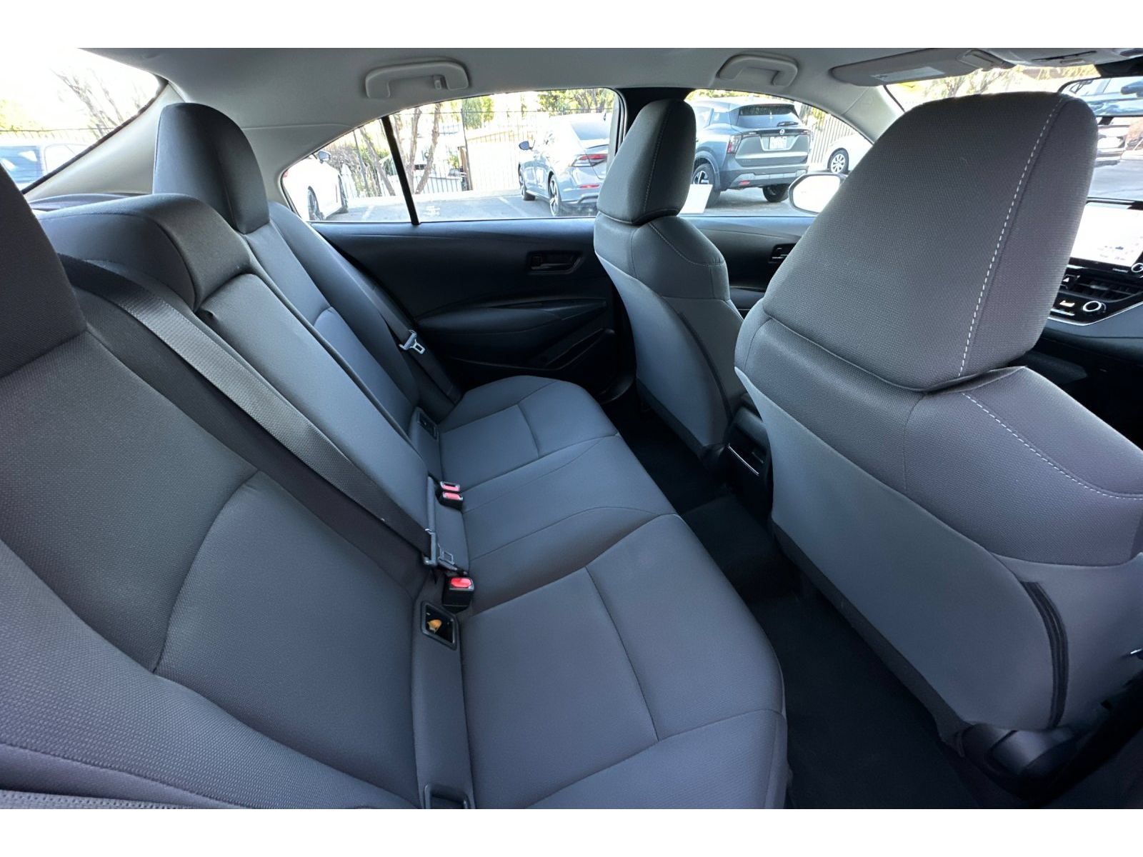 Used 2022 Toyota Corolla LE FWD image 17