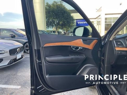 Used 2022 Volvo XC90 T5 Momentum FWD image 16