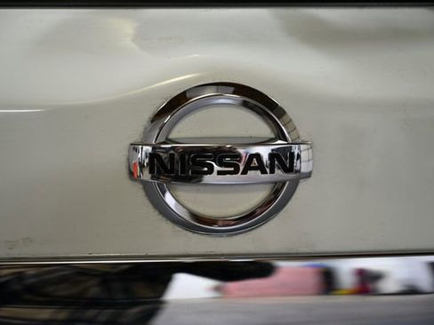 Used 2018 Nissan Pathfinder SV image 10