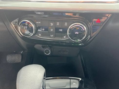 Used 2025 Chevrolet Trax LT w/ Driver Confidence Package FWD image 26