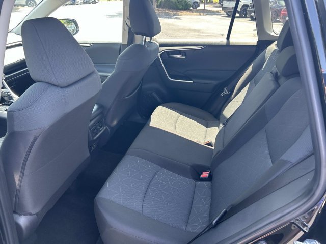 Used 2025 Toyota RAV4 XLE AWD/4WD image 19