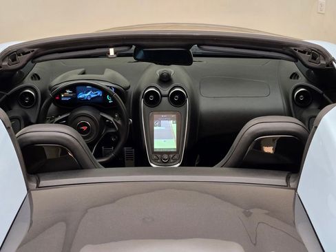 Used 2018 McLaren 570S Spider image 20