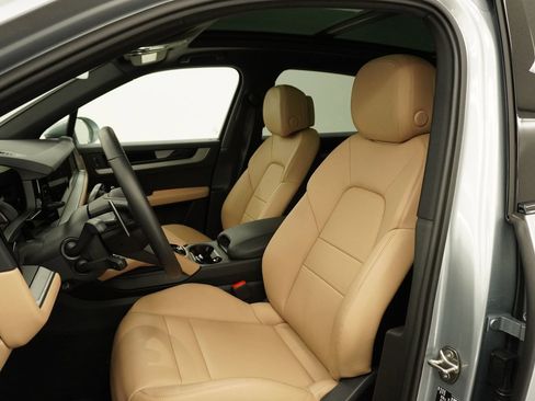 Certified 2026 Porsche Cayenne image 5