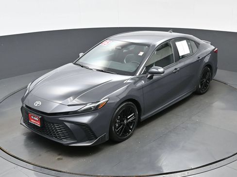 Used 2025 Toyota Camry SE FWD image 36