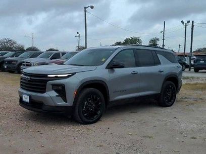 Used 2025 Chevrolet Traverse LT w/ Midnight/Sport Edition