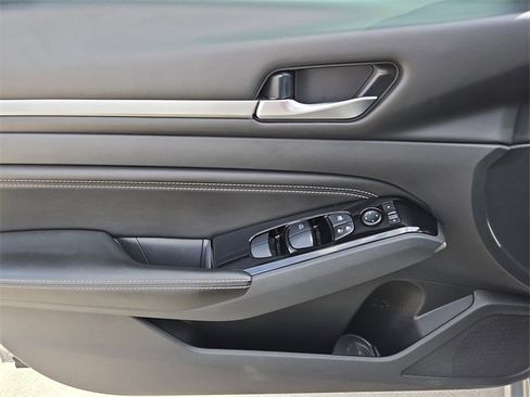 Used 2021 Nissan Altima 2.5 SV image 18